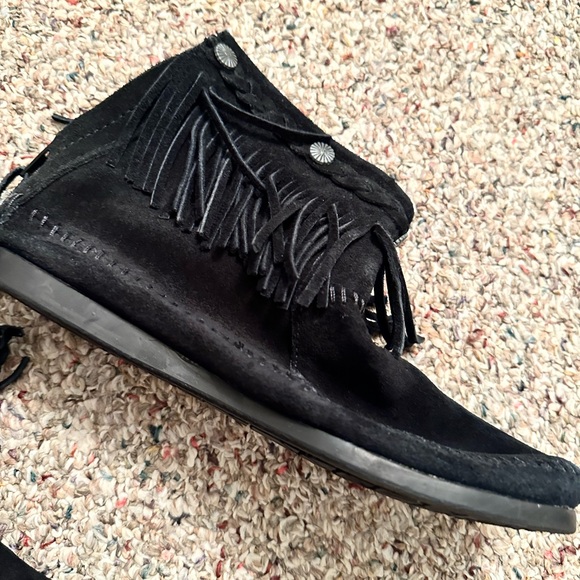 Minnetonka Hi Top Back Zip Boot - Picture 9 of 10